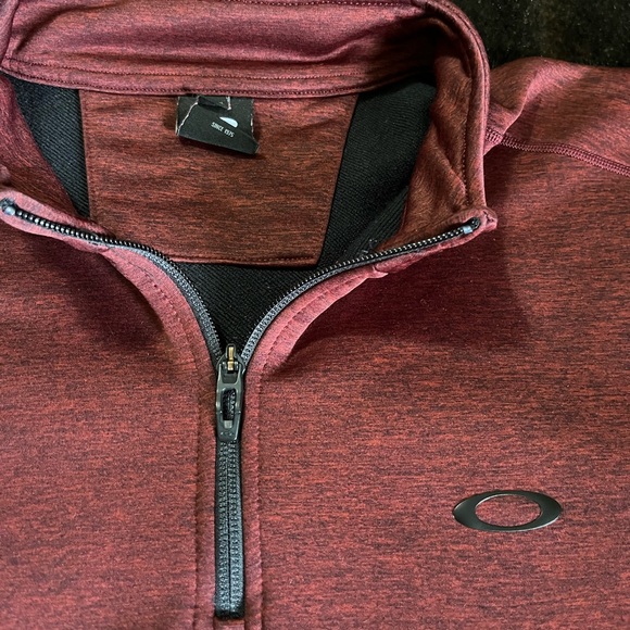 Men’s Oakley 1/4 Zip Pullover❤️ - Picture 3 of 9